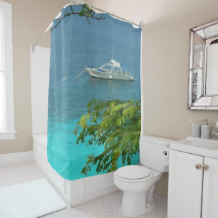 Vue d'océan de Bonaire avec le rideau en douche d