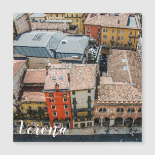 Vue du dessus des façades colorées des bâtiments