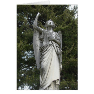Vue d'un ange en pierre