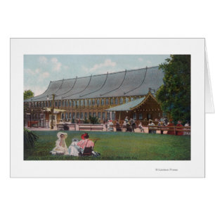 Vue extérieure de piste de patinage de parc