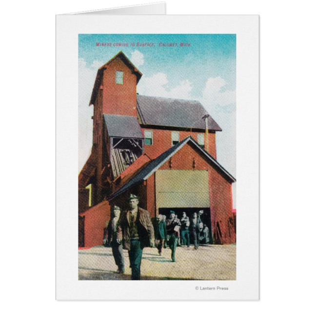 Vue extérieure d'une mine, travailleurs sortant (Devant)