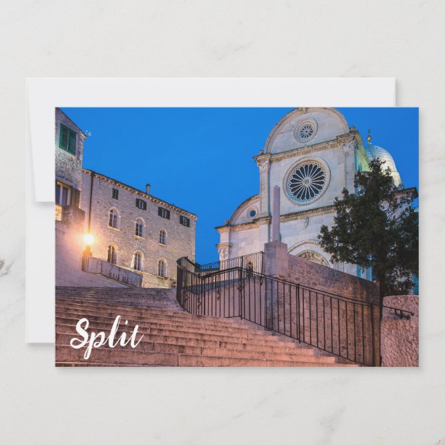 Vue nocturne des escaliers et de l'église à Split, (Devant)