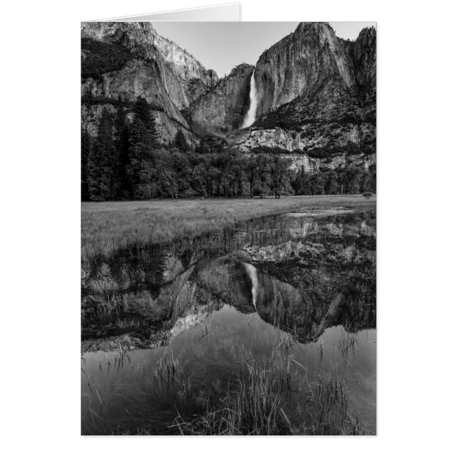 Vue panoramique des chutes supérieures de Yosemite (Devant)