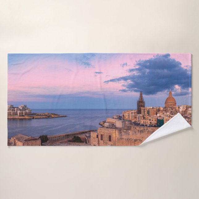 Vue panoramique du coucher de soleil sur La Valett (Serviette de bain)