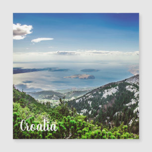 Vue sur la mer depuis les montagnes