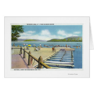 Vue sur la plage et la jetée du Manoir de Scaroon