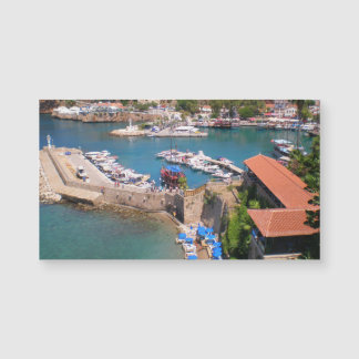 Vue sur le port, plage Mermerly dans la ville Anta