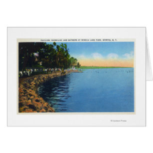 Vue sur le rivage du pavillon du parc du lac Senec