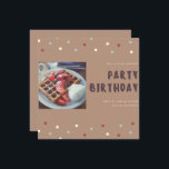 Waffer Augmente Et Brille Invitation Anniversaire<br><div class="desc">Lève gaufre et brillante invitation à l'anniversaire doux design charmant avec la photo gaufre en couleur marron comme cadeau pour votre ami et famille dans votre fête d'anniversaire.</div>