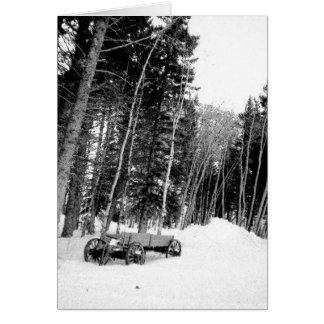 Wagon dans la forêt d'hiver