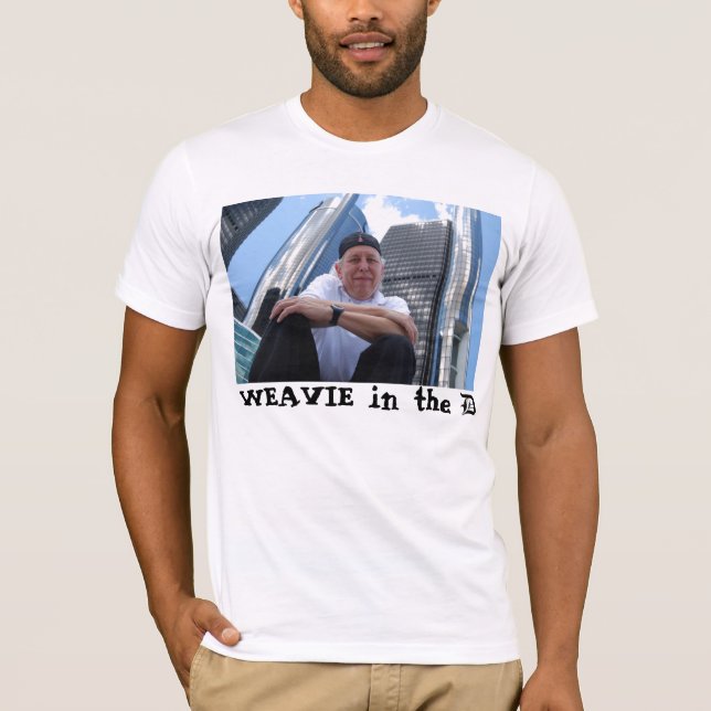 Weavie dans le T-shirt de D (Devant)