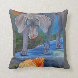 Weimaraner et coussin de MoJo de chat tigré