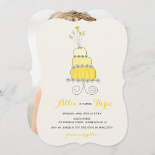 Whimsical Yellow Cake Girl Invitation de fête d'an