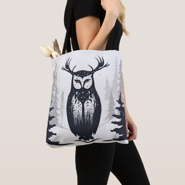 Whimsigoth Stag Owl in Winter Landscape Tote Bag (De près)