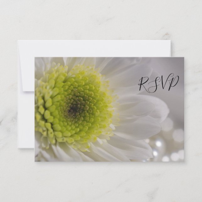 White Daisy and Pearls Wedding RSVP Reply Card (Devant)