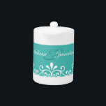 White Swirls Bride Groom Turquoise Mariage élégant<br><div class="desc">Mariage bleu Turquoise personnalisable pour votre journée spéciale avec décor tourbillonnant blanc et illustration de mariée et mariée ©PLdesign. (Vous pouvez modifier le texte,  les images et la couleur arrière - plan).</div>