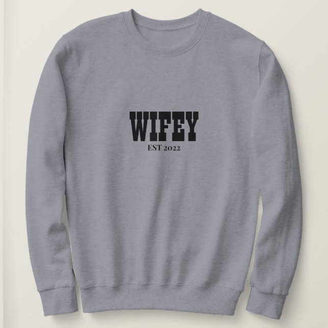 Wifey Est 2022 sweatshirt personnalisée, Mme Sweat (Design devant)
