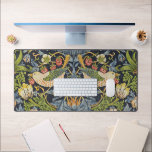 William Morris - Fraise Thief Motif Floral<br><div class="desc">"Strawberry Thief" est un design textile créé par le designer britannique William Morris en 1883. L'oeuvre présente un motif complexe de fraises, de fleurs et d'oiseaux, principalement les poussins qui semblent voler les fraises. Les formes luxuriantes et naturalistes sont disposées dans un motif harmonieux et répétitif qui met en valeur...</div>