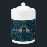 William Morris Vintage Blue Birds Motif Teapot<br><div class="desc">William Morris Vintage Blue Birds Motif Teapot avec Birds by William Morris (1834-1896). Original du MET Museum.Parfait comme décor maison ou comme cadeau.Kindly visitez mon magasin " https://www.zazzle.com/store/loveyouart" pour d'autres designs ou similaires.</div>