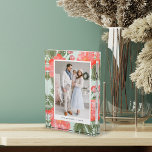 Winter Peony Bloc photo de vacances<br><div class="desc">Affichez une mémoire de vacances chère avec notre bloc photo chic et élégant. Votre photo à orientation verticale ou portrait est encadrée de blanc et entourée de fleurs de pivoine rouge aquarelle peintes à la main et de feuillage vert. Personnalisez avec votre légende et/ou vos noms personnalisés.</div>