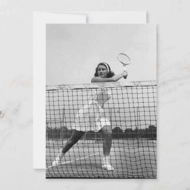Woman playing tennis (Devant)