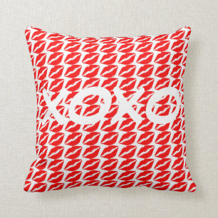XOXO sur le coussin de carré de lèvres