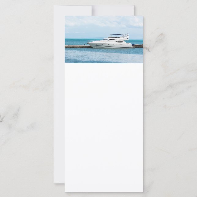 Yacht à l'amarrage (Devant)