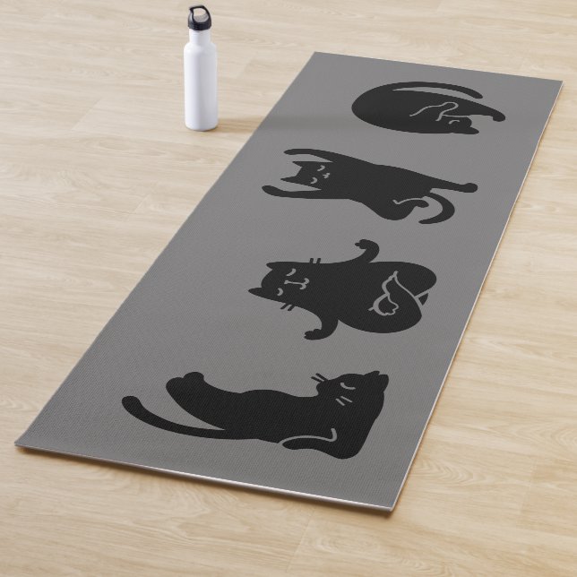 Yoga Chat noir mignon faisant design de yoga, tapis de  (En situation)