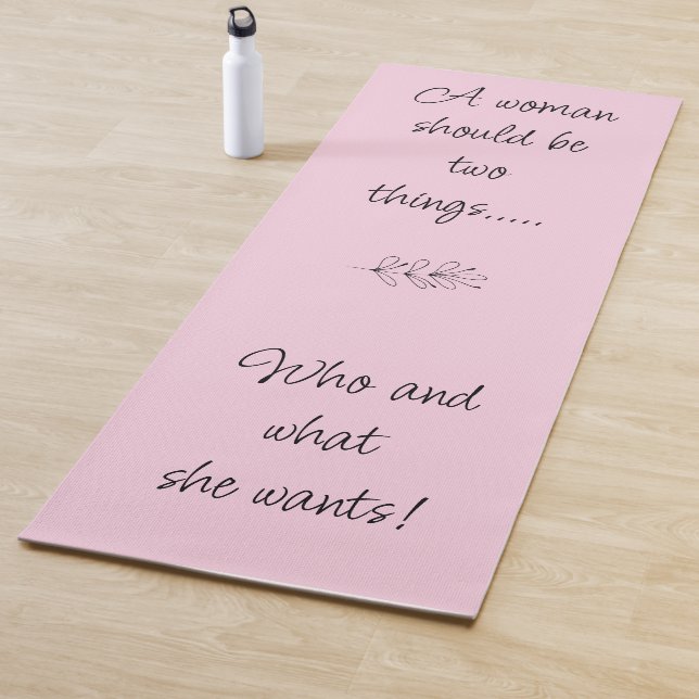 Yoga Encouragement tapis de yoga, femme forte (En situation)