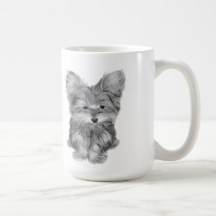 Yorkie mignon poursuit la tasse