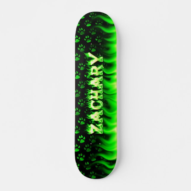 Zachary skateboard feu vert et flammes design. (Devant)